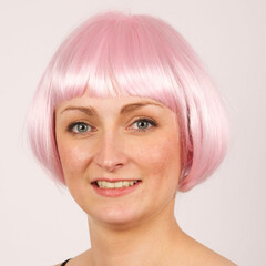 Pruik boblijn kort roze DOOS 399