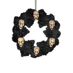 Krans met zwarte rozen en schedels