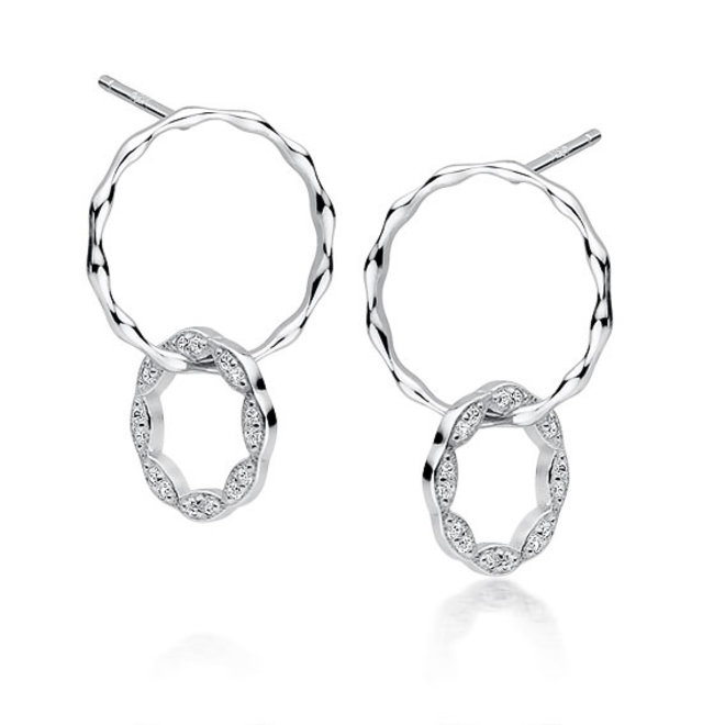 Zilveren oorbellen: Hangende cirkels met zirkonia steentjes