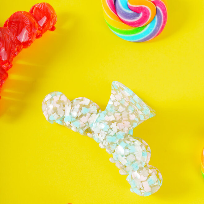 Bloemmotief clip in roze en turquoise, vrolijk en speels.