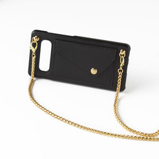 Zwarte telefoonclutch met leren band én gouden ketting