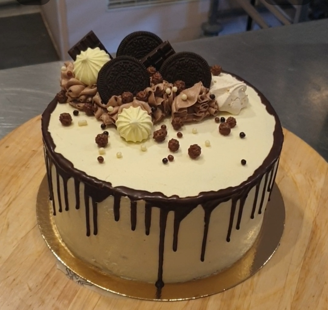 Grote Dripcake Oreo Chocola - Ma Bella Cakery B.V.