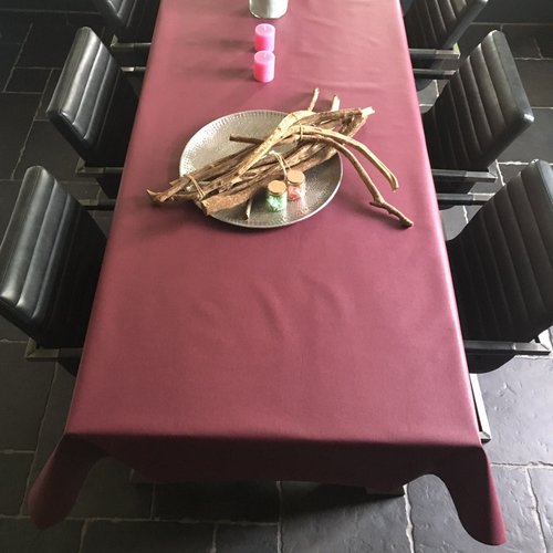 Coated table linen - wine red