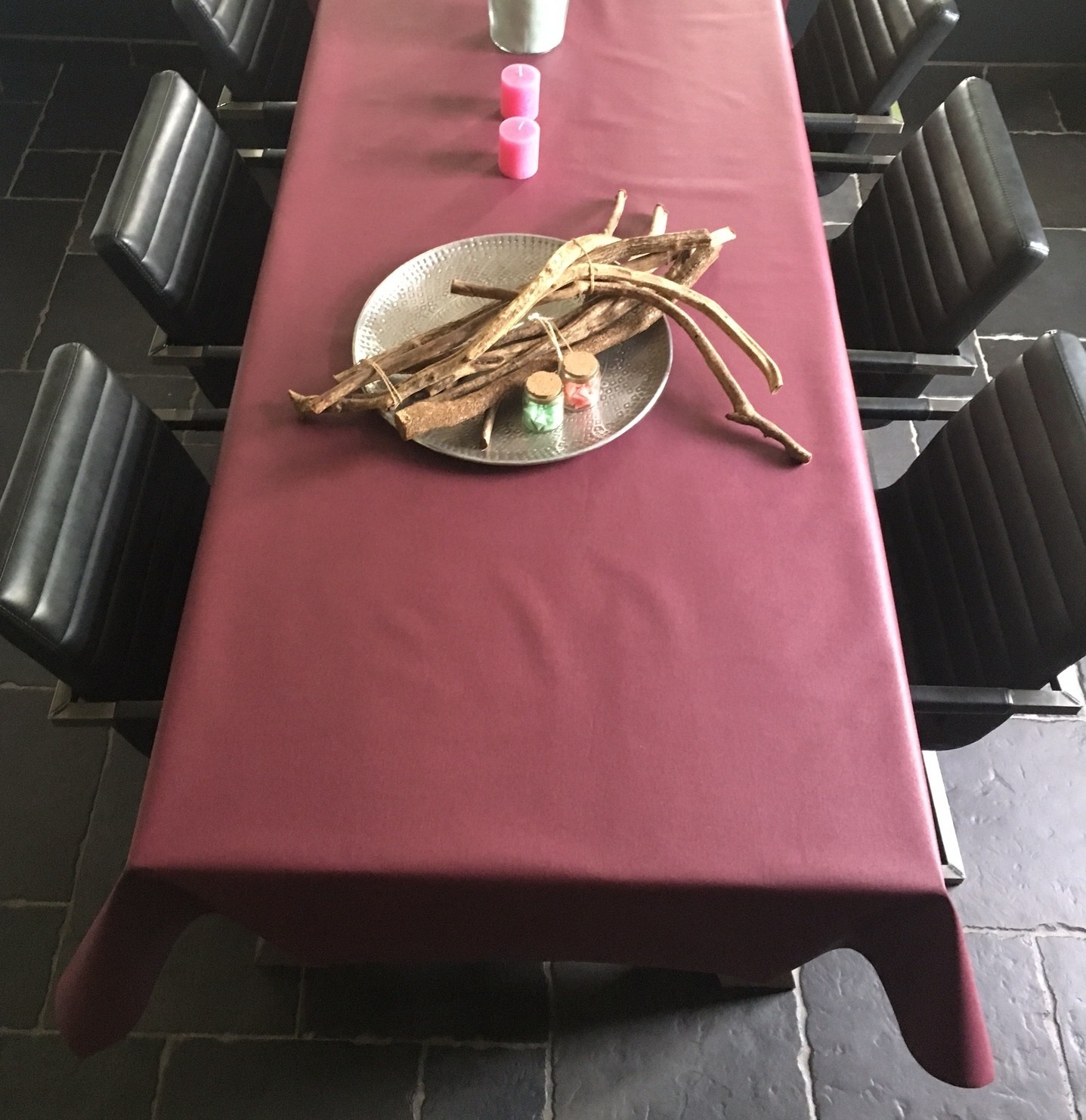 De vreemdeling bespotten Menagerry Gecoat tafellinnen - wijn rood 180cm breed
