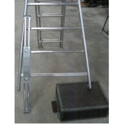 Ladder adjustable leg