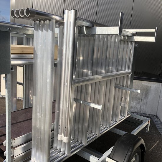 Euroscaffold EuroScaffold rolsteiger Original 135x250x10 m + afsluitbare aanhanger