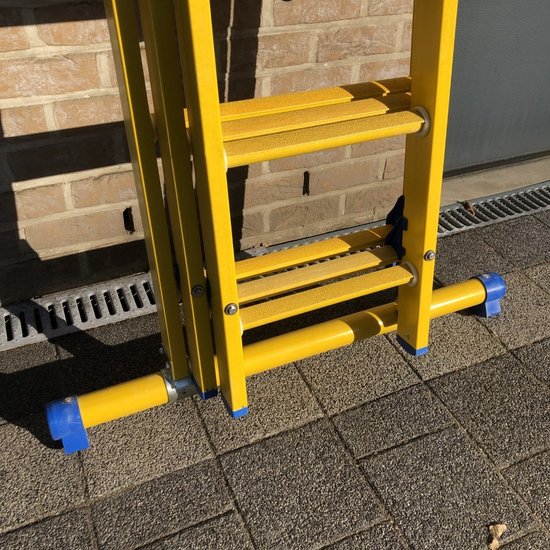 Staltor Staltor fiberglass ladder 3x9 rungs T3G09