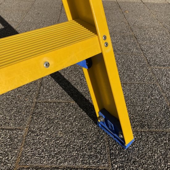 Staltor Staltor fiberglass double step ladder 2x4 tread DTRG04