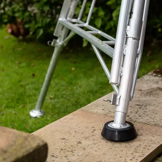 Hendon tripod ladders Tripod ladder rubber feet