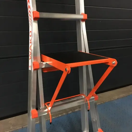 Waku Waku ladder hook-on platform