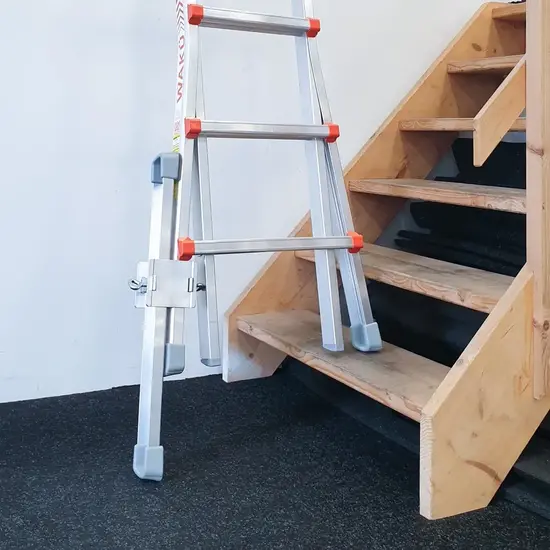 Waku Waku ladder leg leveler