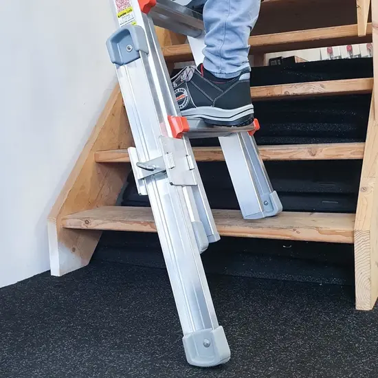 Waku Waku ladder leg leveler
