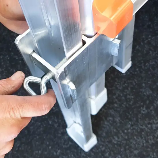 Waku Waku ladder leg leveler
