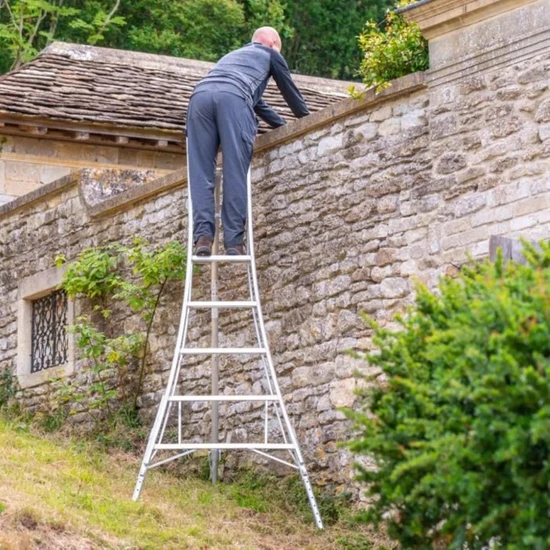 Henchman Henchman tripod ladder 240 cm with platform and 3 adjustable legs