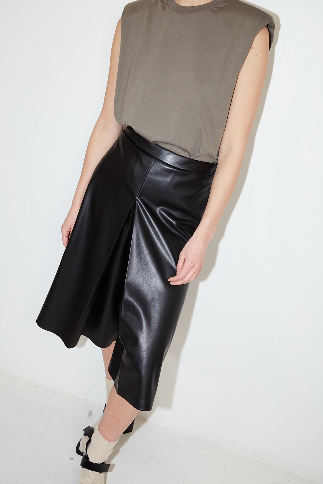 訳あり商品 新品未使用 DEEP SLIT - FAKE 最安 LEATHER SKIRT 新品未