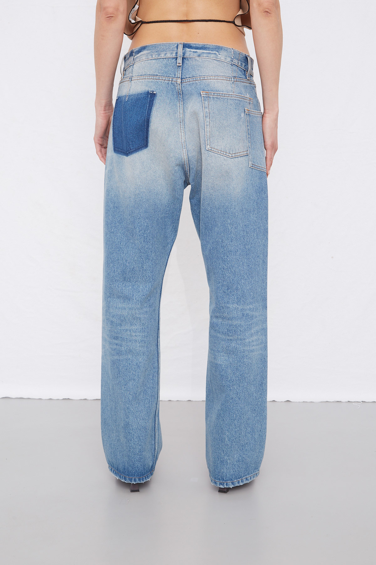  - Pocket cut out jeans