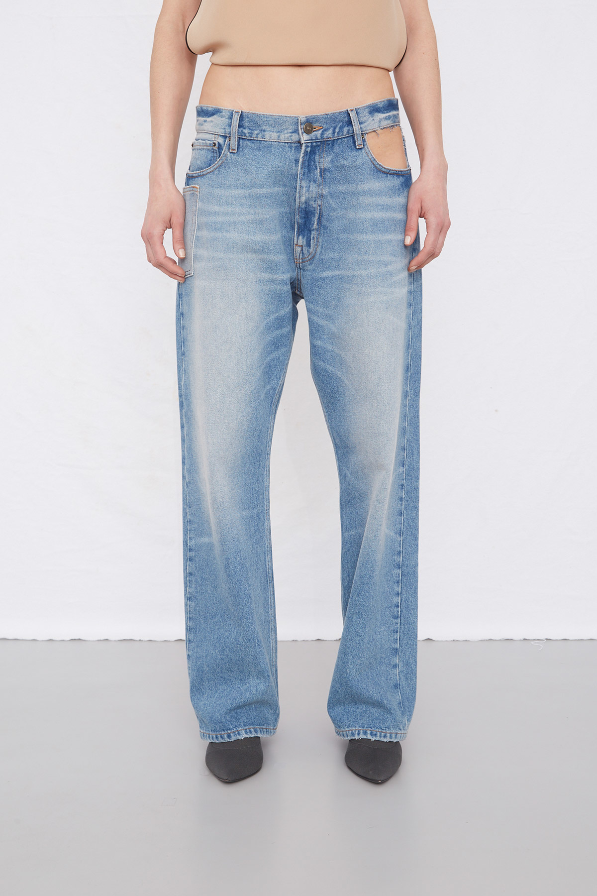  - Pocket cut out jeans