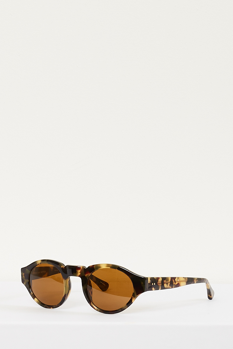  - dark t-shell sunglasses