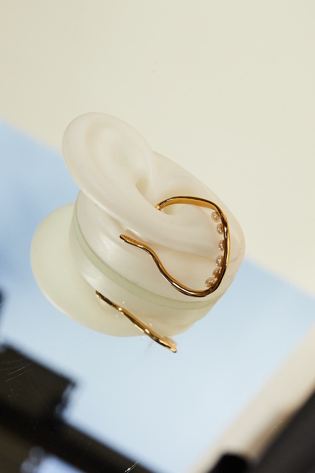  - Vero Perla ear cuff single gold plated