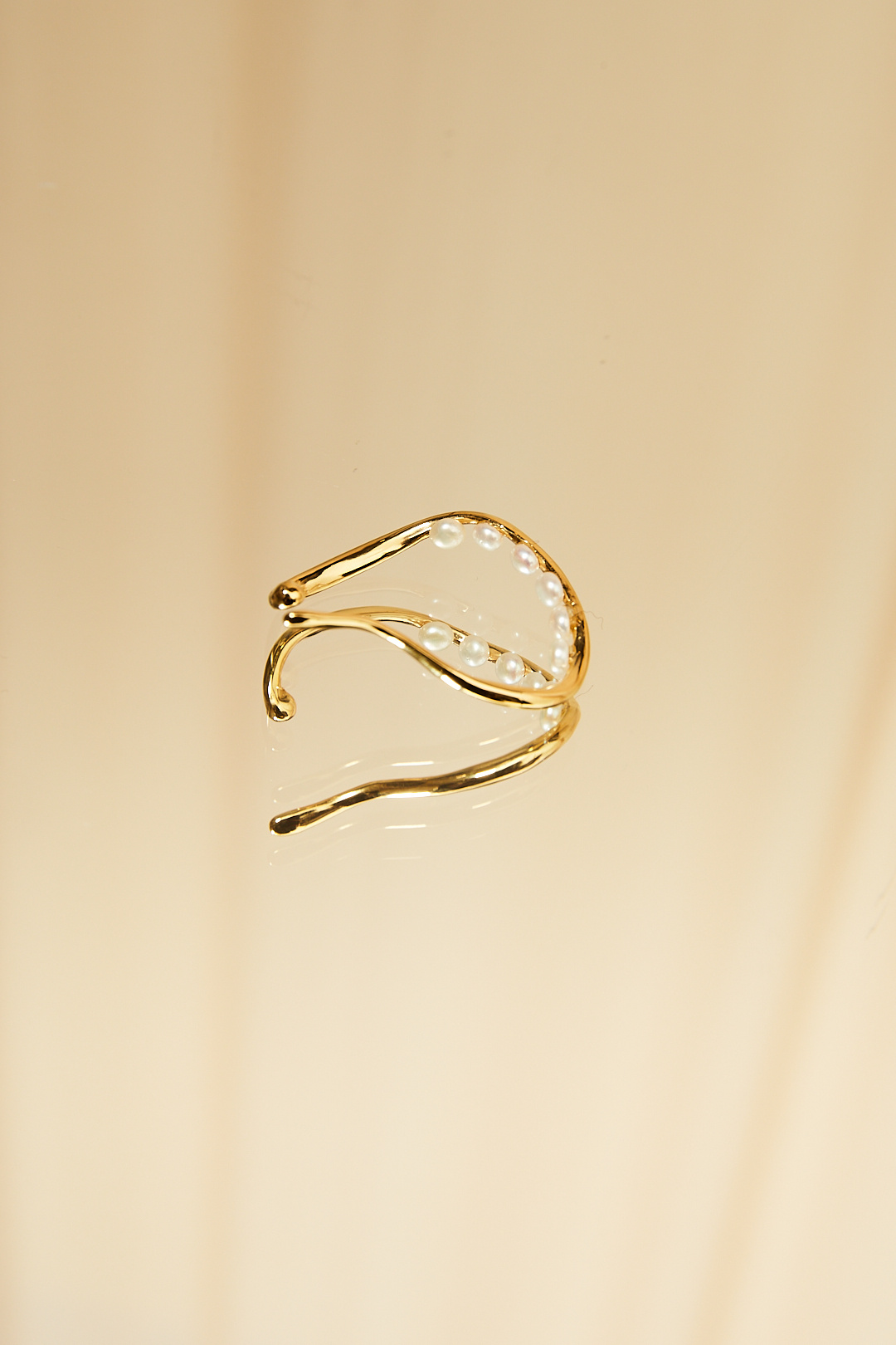  - Vero Perla ear cuff single gold plated