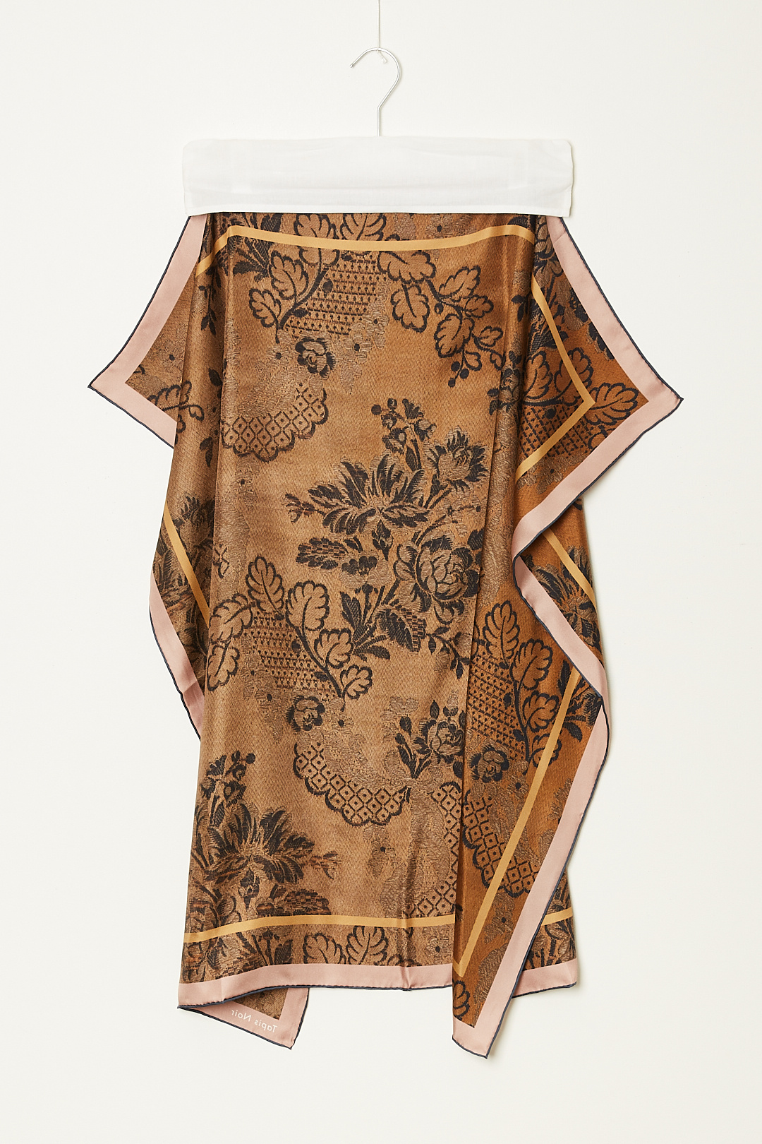  - Classical bronze bloom scarf