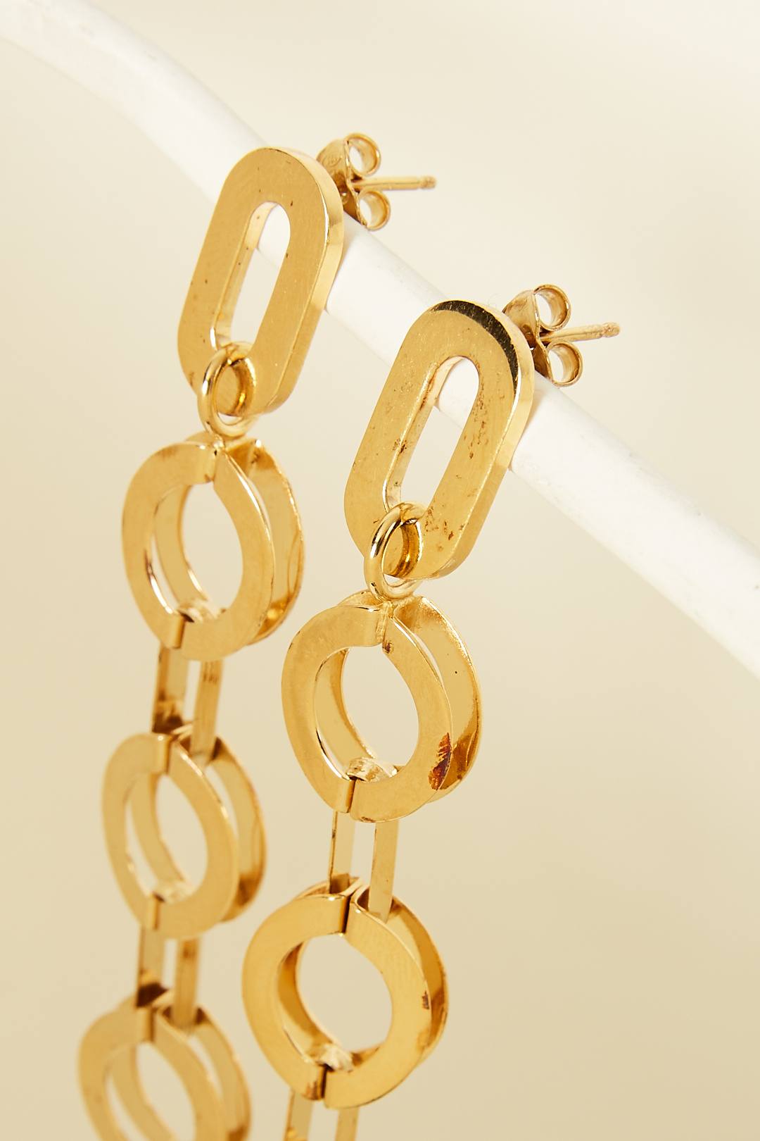  - Wavy statement earrings