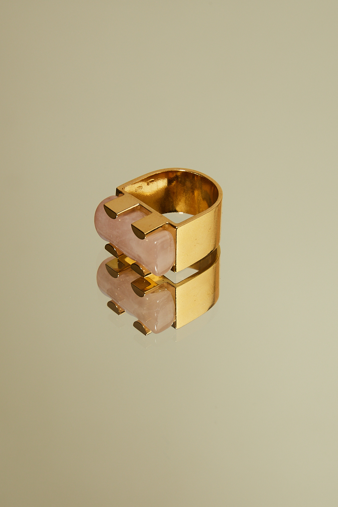 Rose quartz stone ring