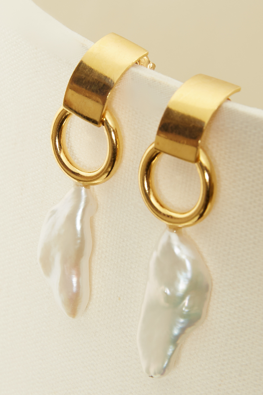  - Decade earrings with baroque pearl