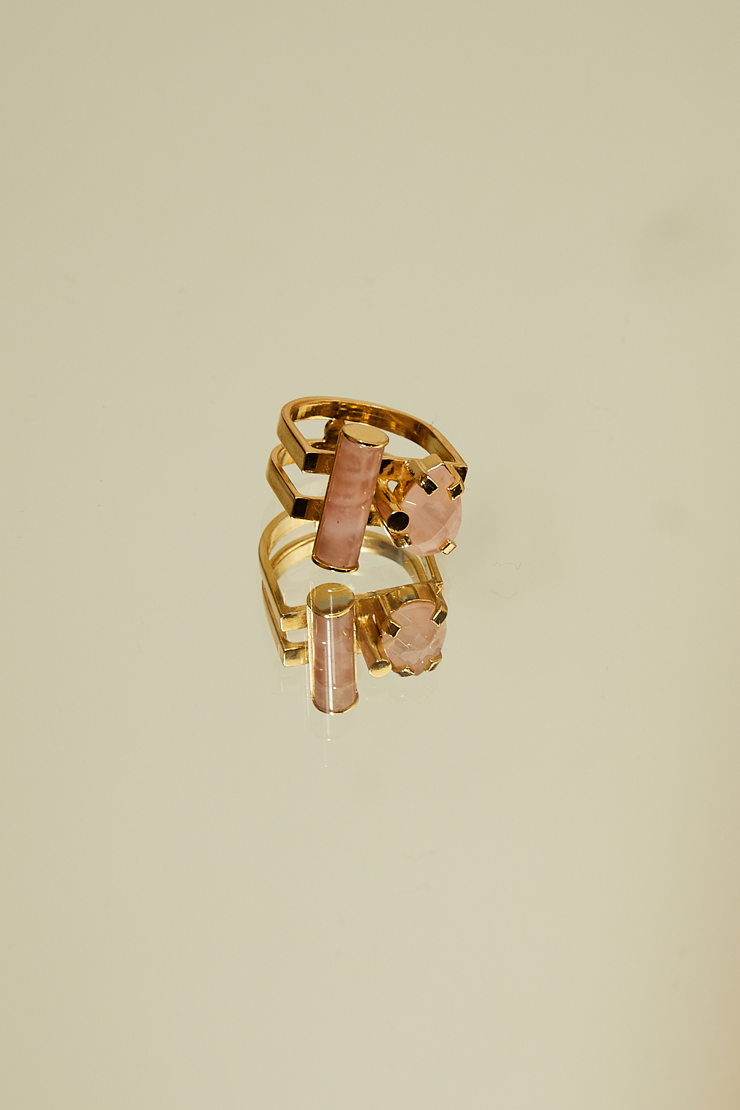 Tube ring with rose quartz