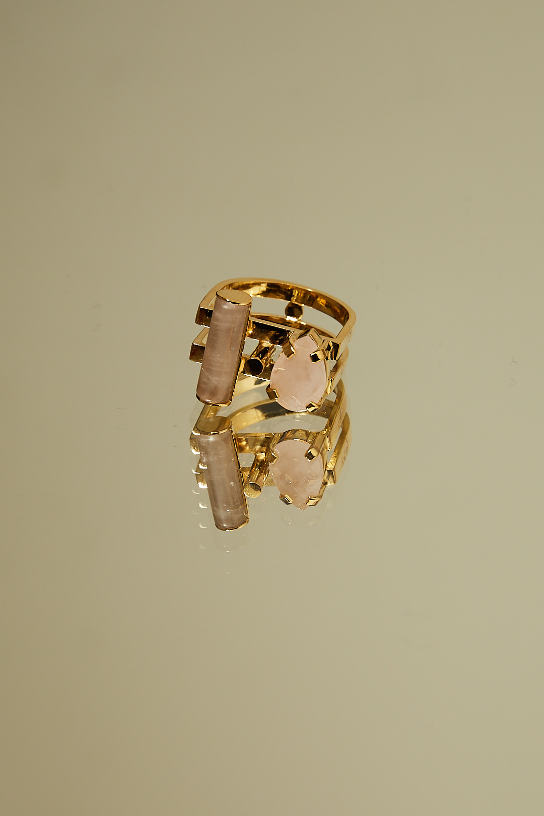  - Tube ring with rose quartz