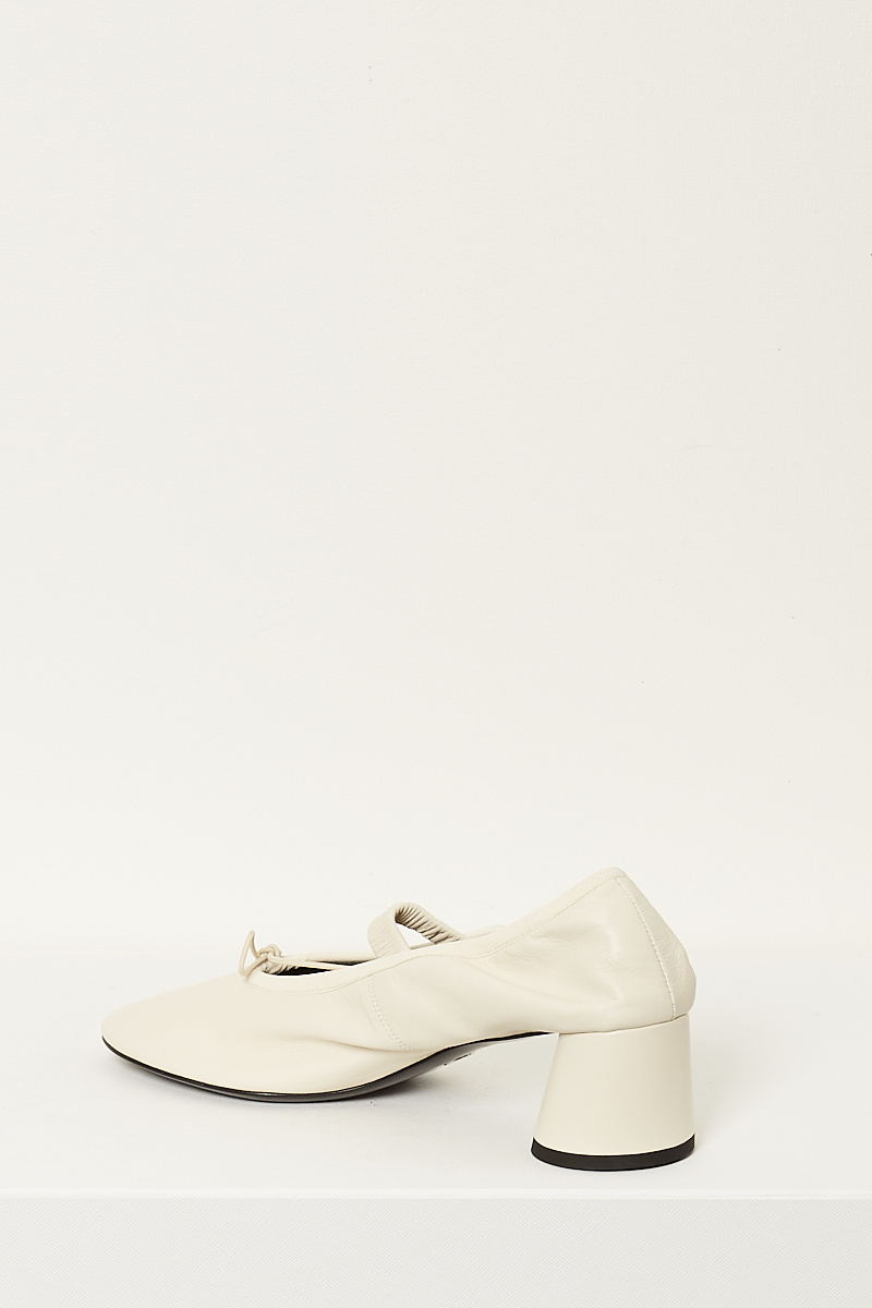  - Glove mary jane pump