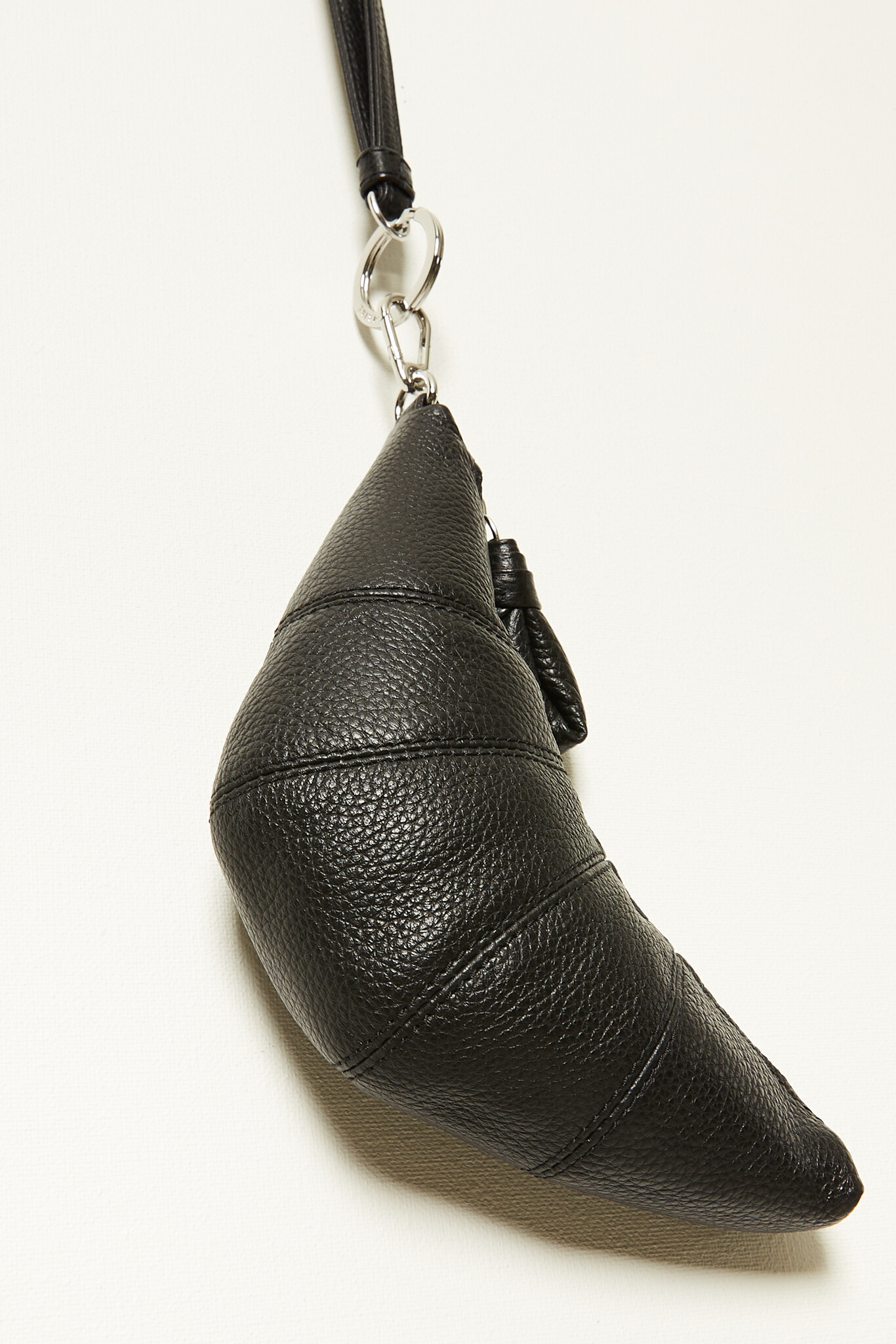 Lemaire Crossbody croissant coin purse - Wendela van Dijk Lemaire Crossbody croissant coin purse - Wendela van Dijk