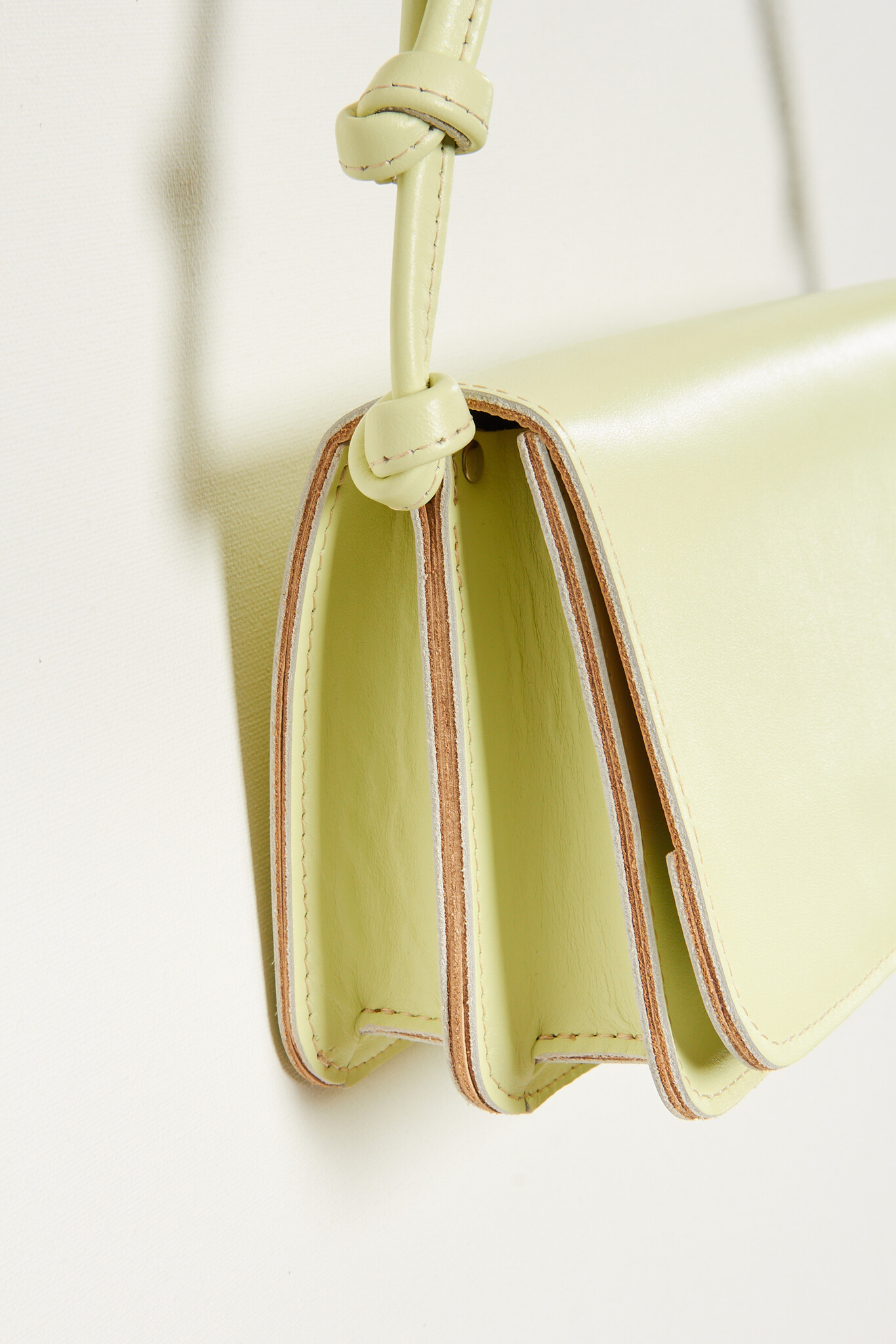  - 0021 3 pocket clutch