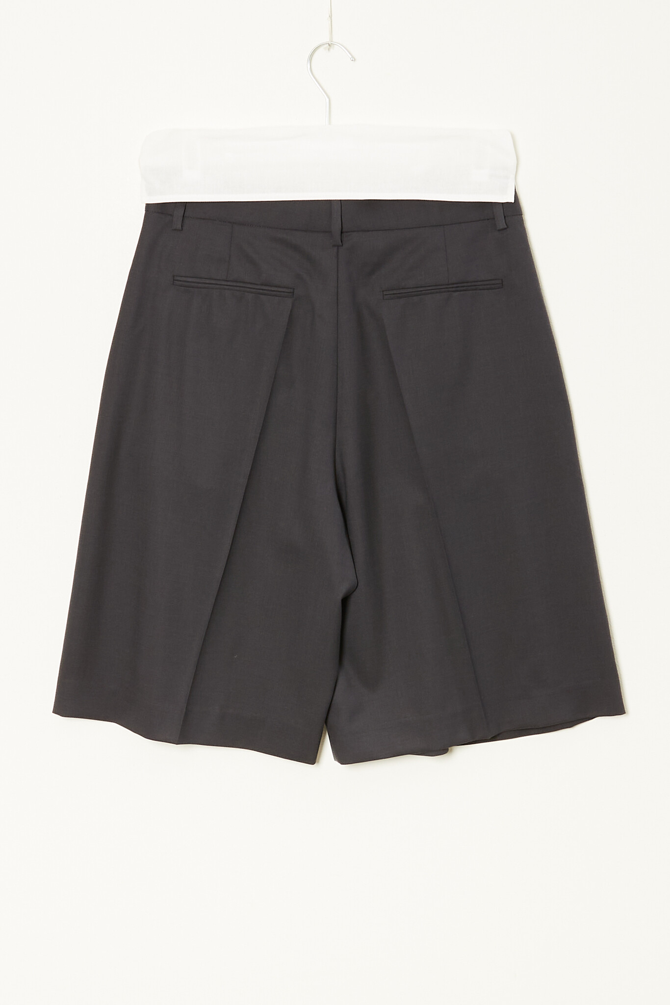 6397 - 3 pleat shorts