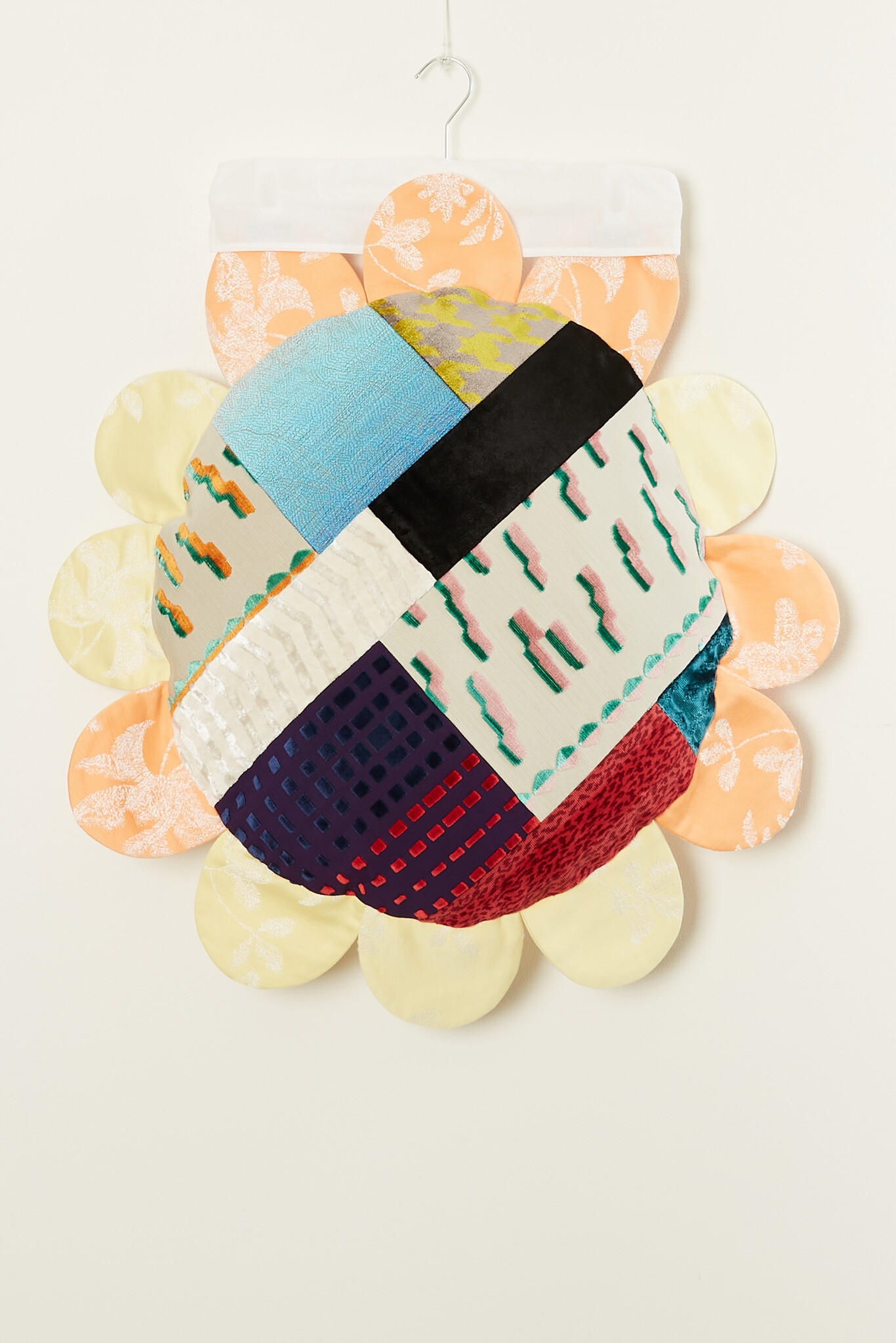 Wiener times WW Cushion Bumbelbee velvet tough sphere