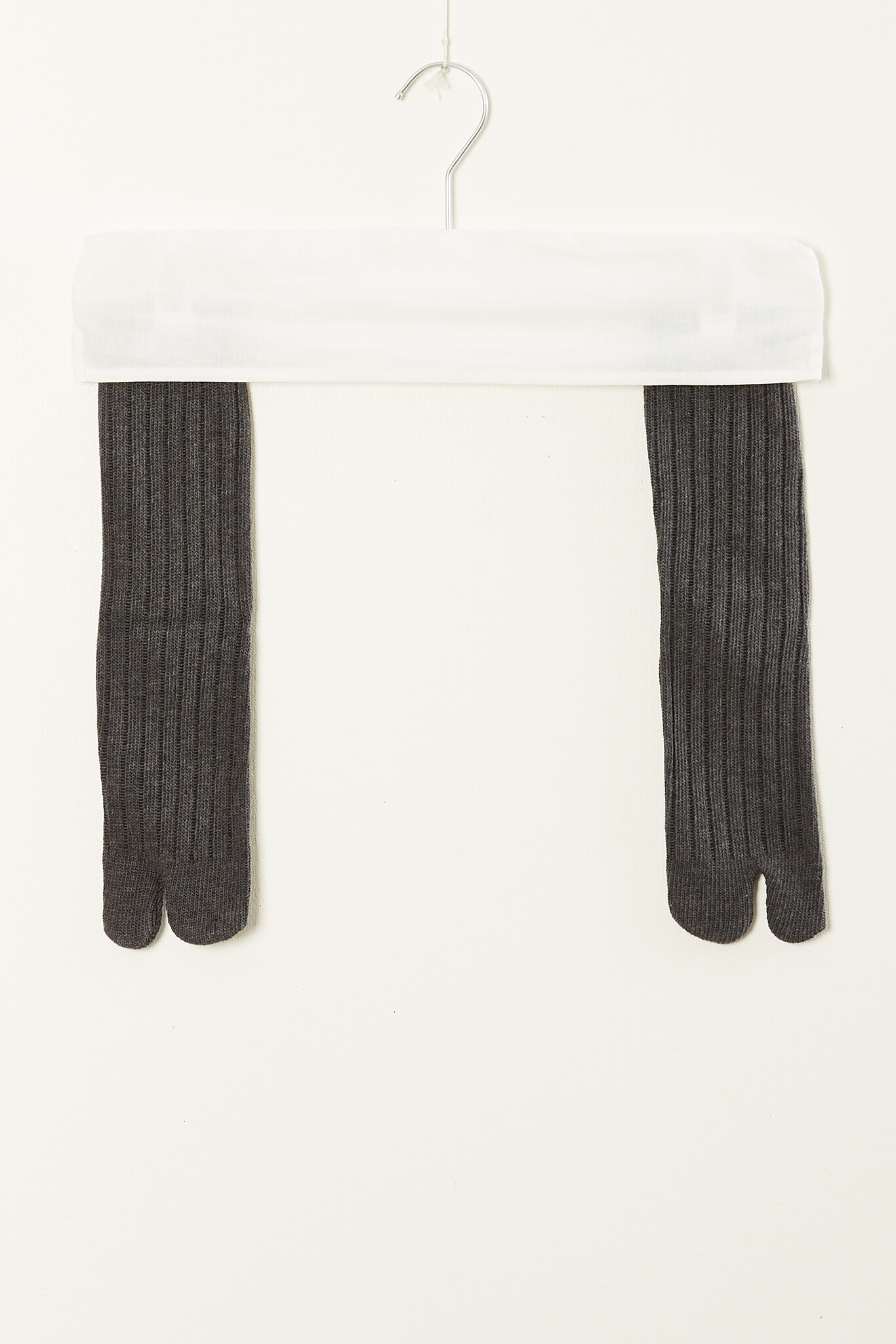 Tabi Tabi short ribbed socks