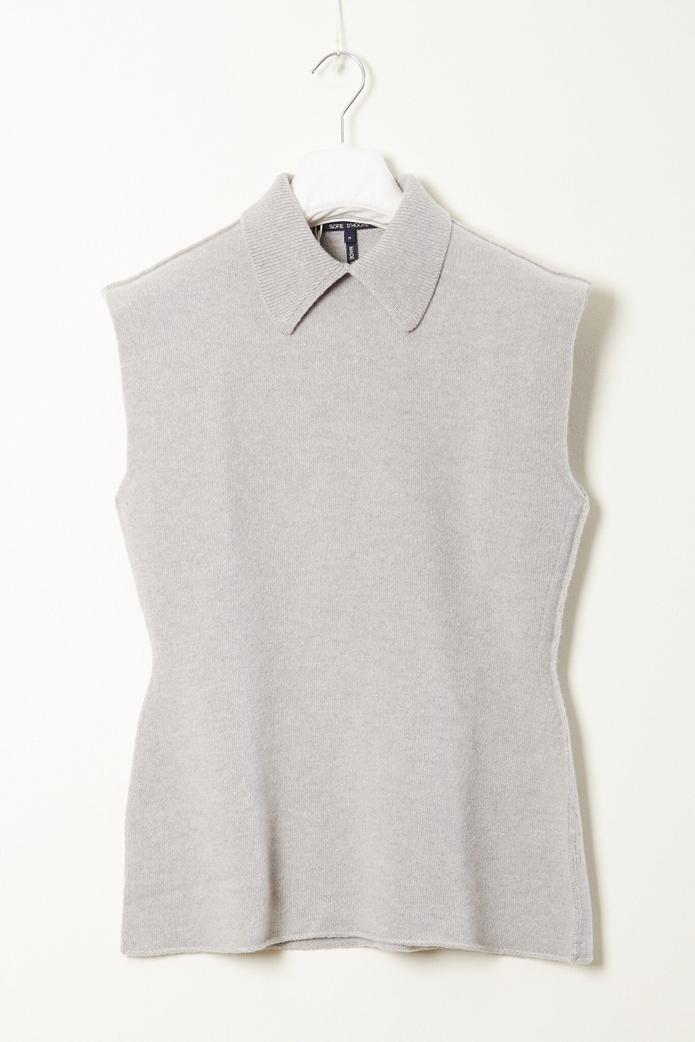 Sofie d'Hoore May pull with collar