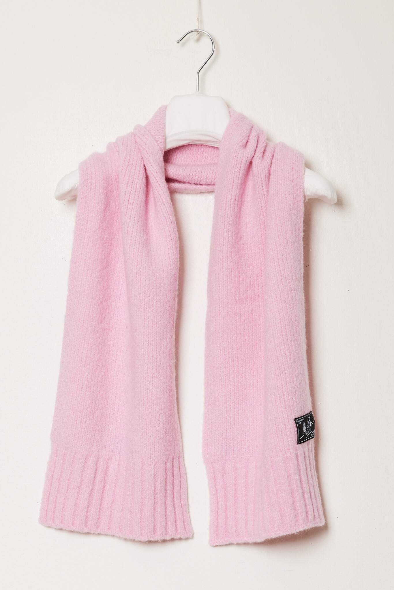 B.B. Wallace - Fisher scarve