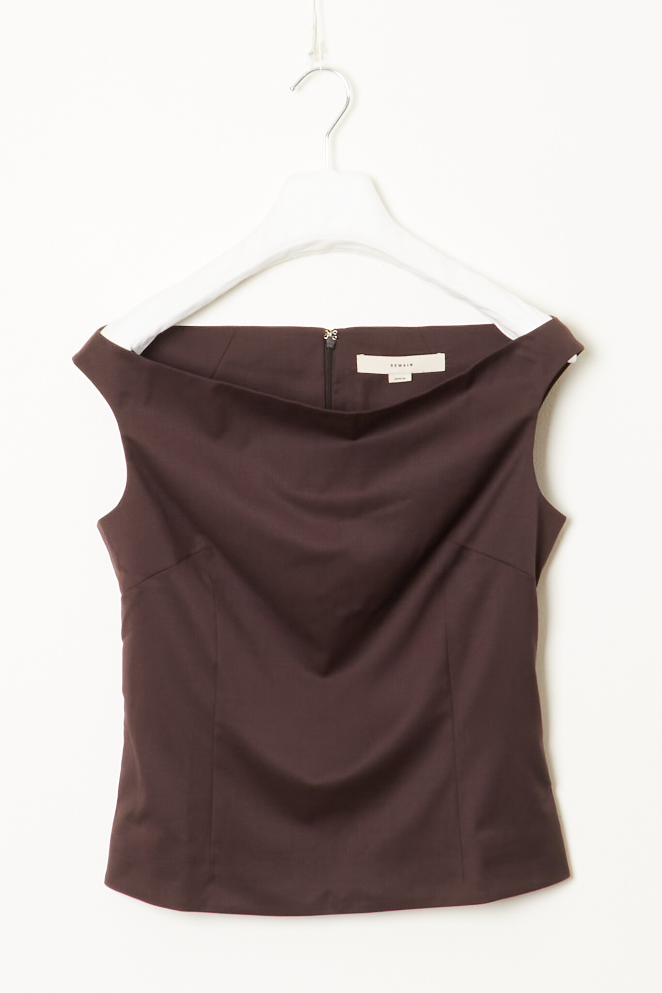 Remain - Off shoulder suiting top