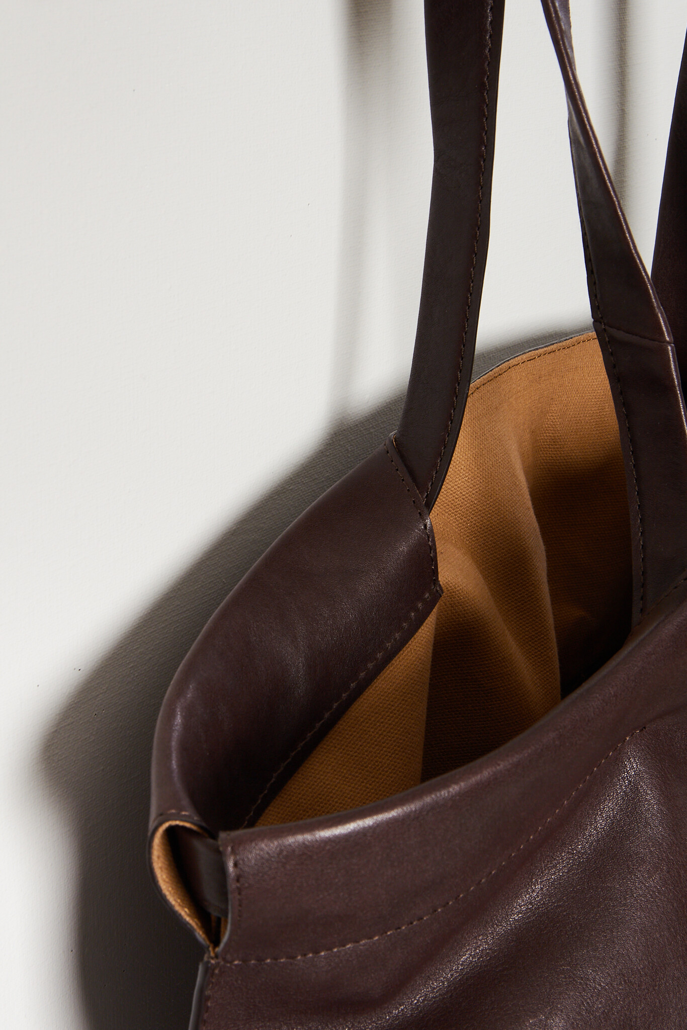 Bea Mombaers - Shopper East West tumbled