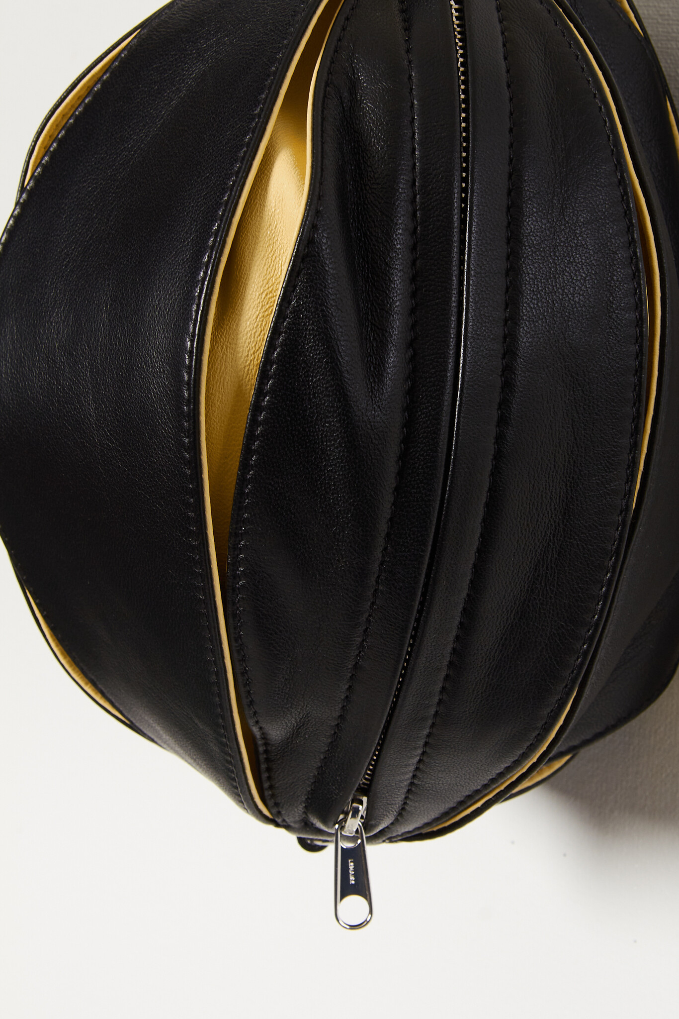 Lemaire - Balloon slits