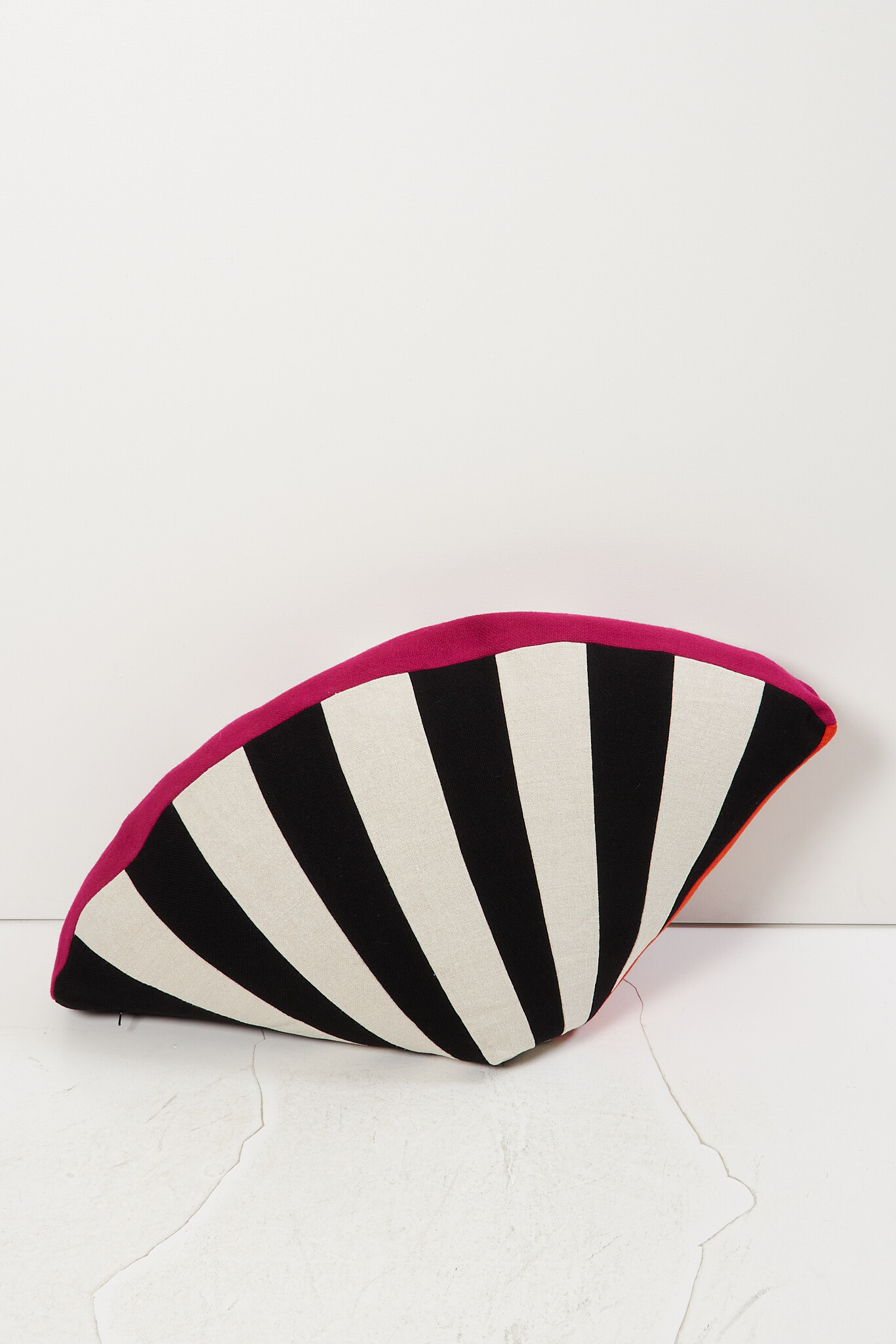 Wiener times - Rix WW cushion moon scallop fan