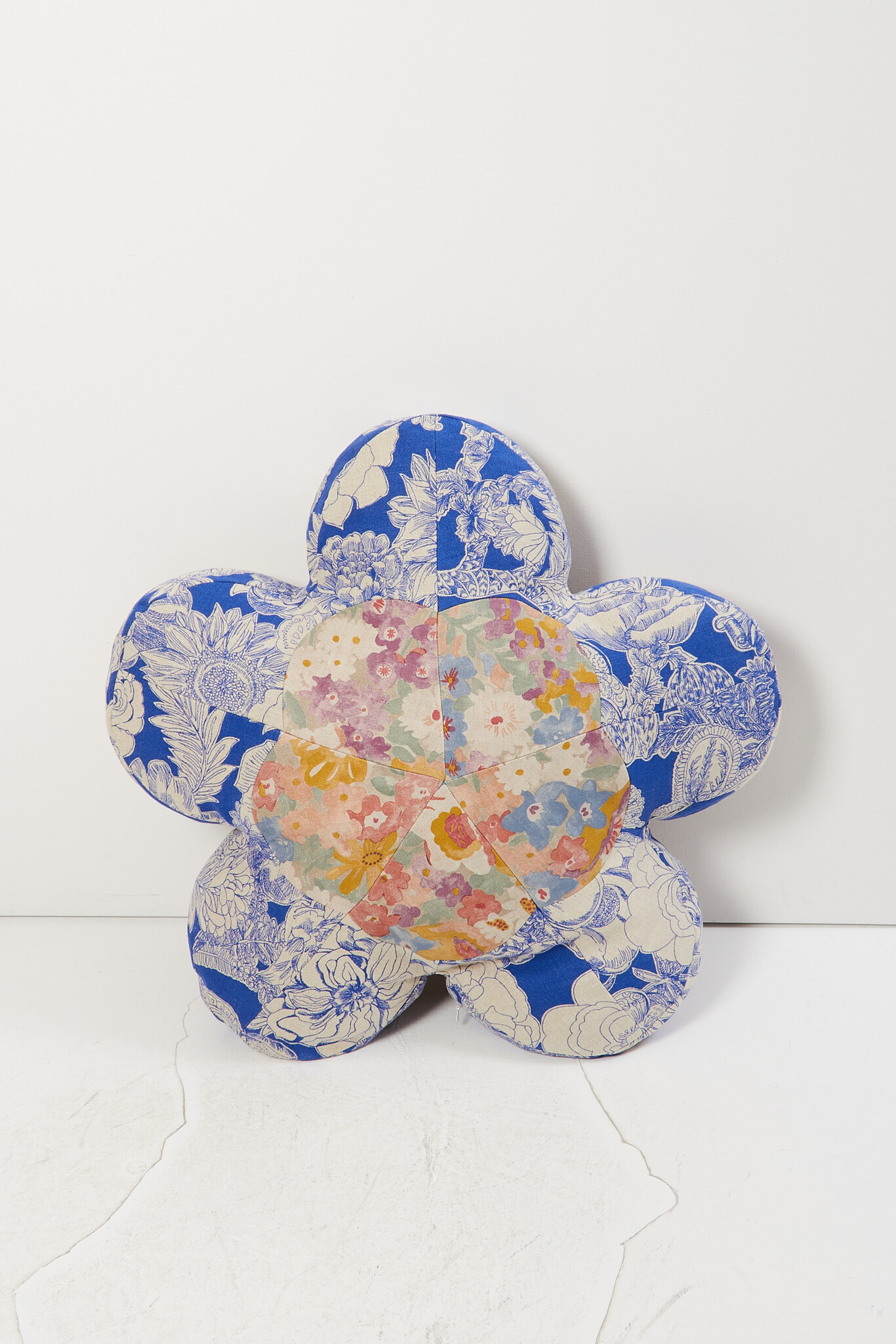 Wiener times - WW cushion jasmine lizzy goddard