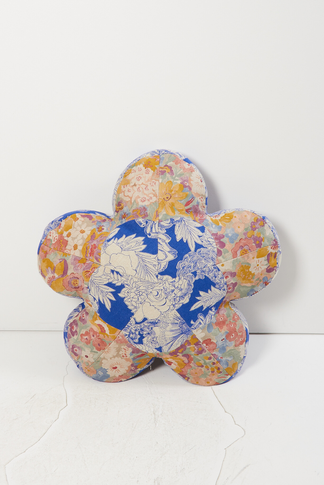 Wiener times - WW cushion jasmine lizzy goddard