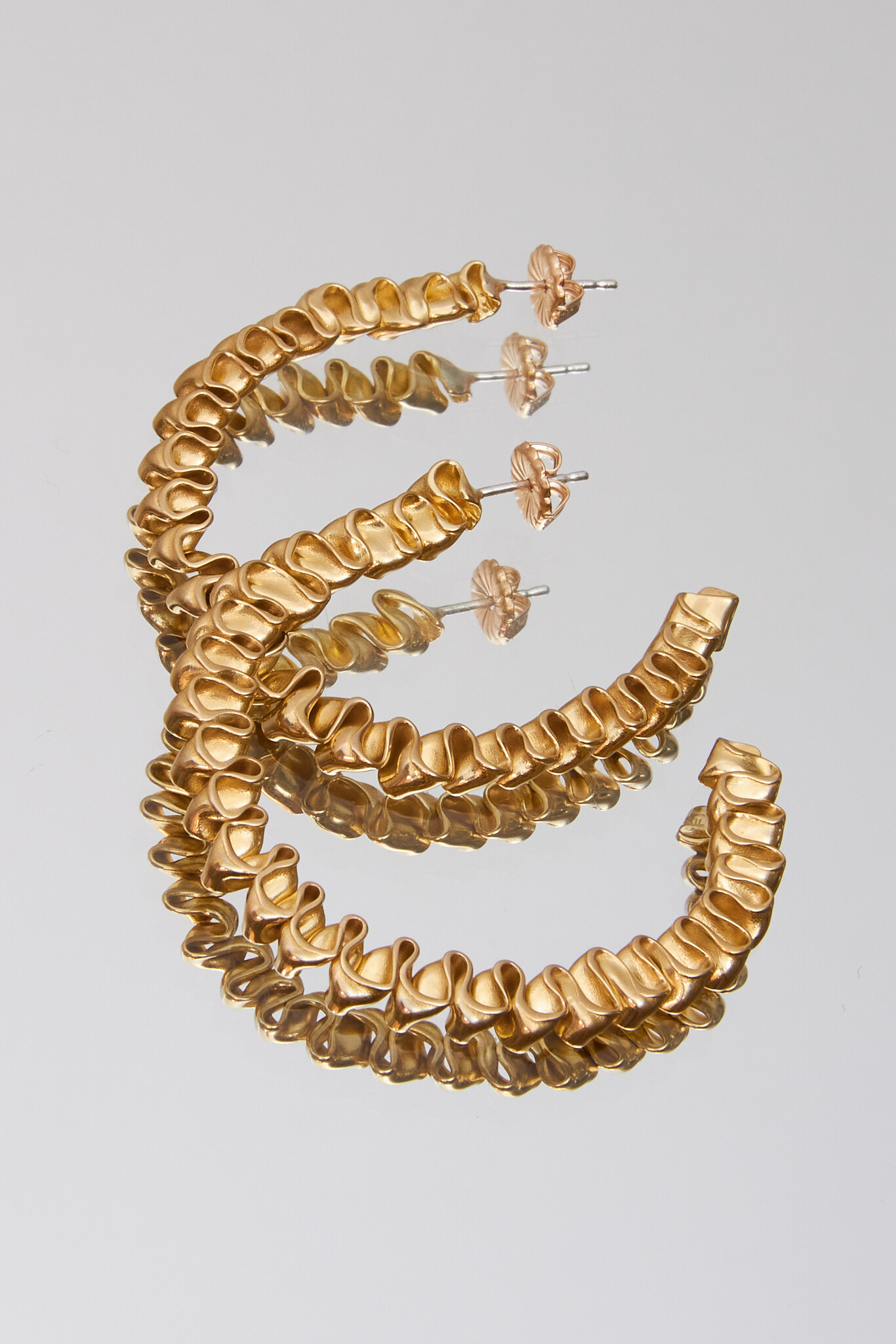 Tweek - Mirr wave loops earrings