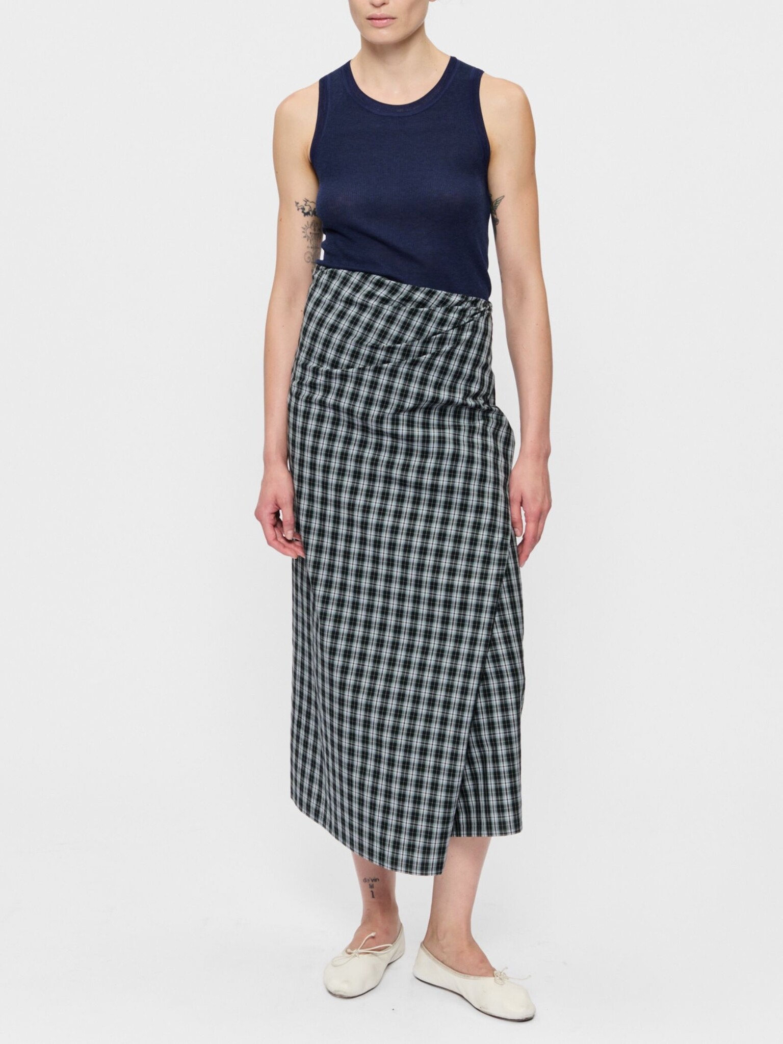6397 - Draped wrap skirt