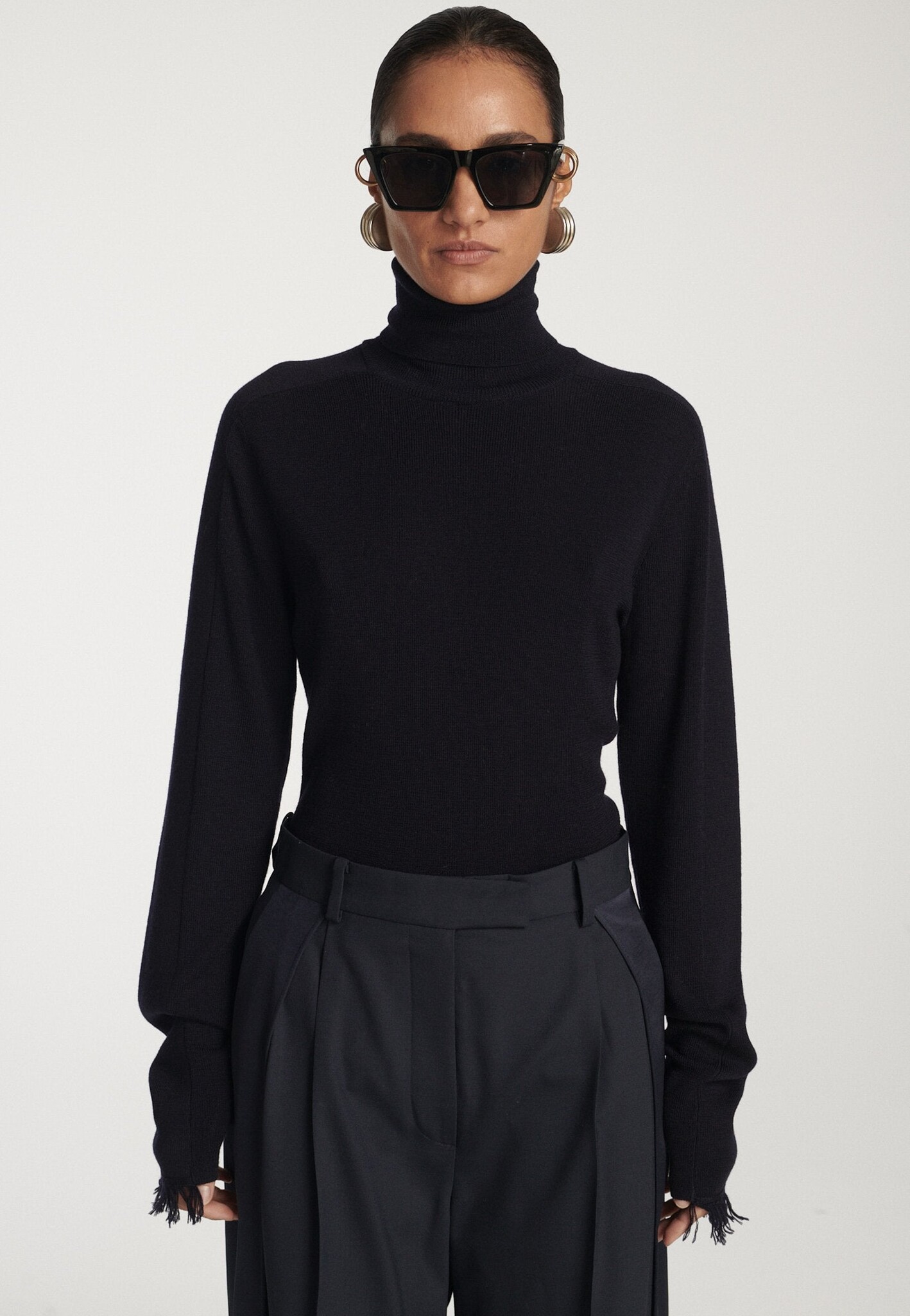Frenken Rent sheer knit turtle neck