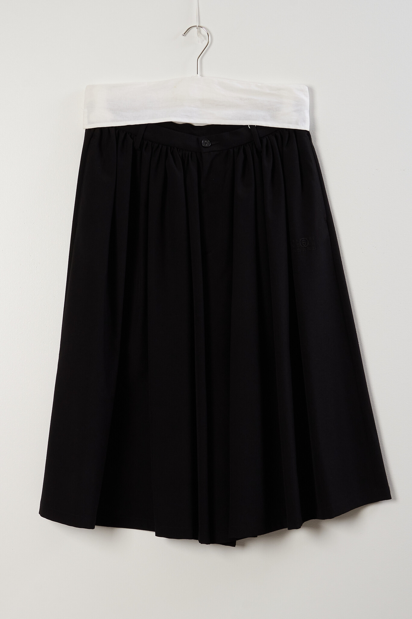 MM6 - S62MU0079M35436  Shorts