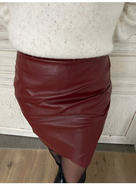 Dark red leatherlook skirt
