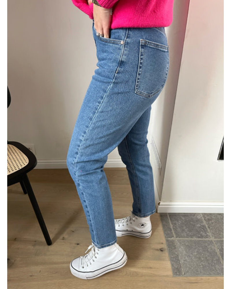 When in doubt straight jeans
